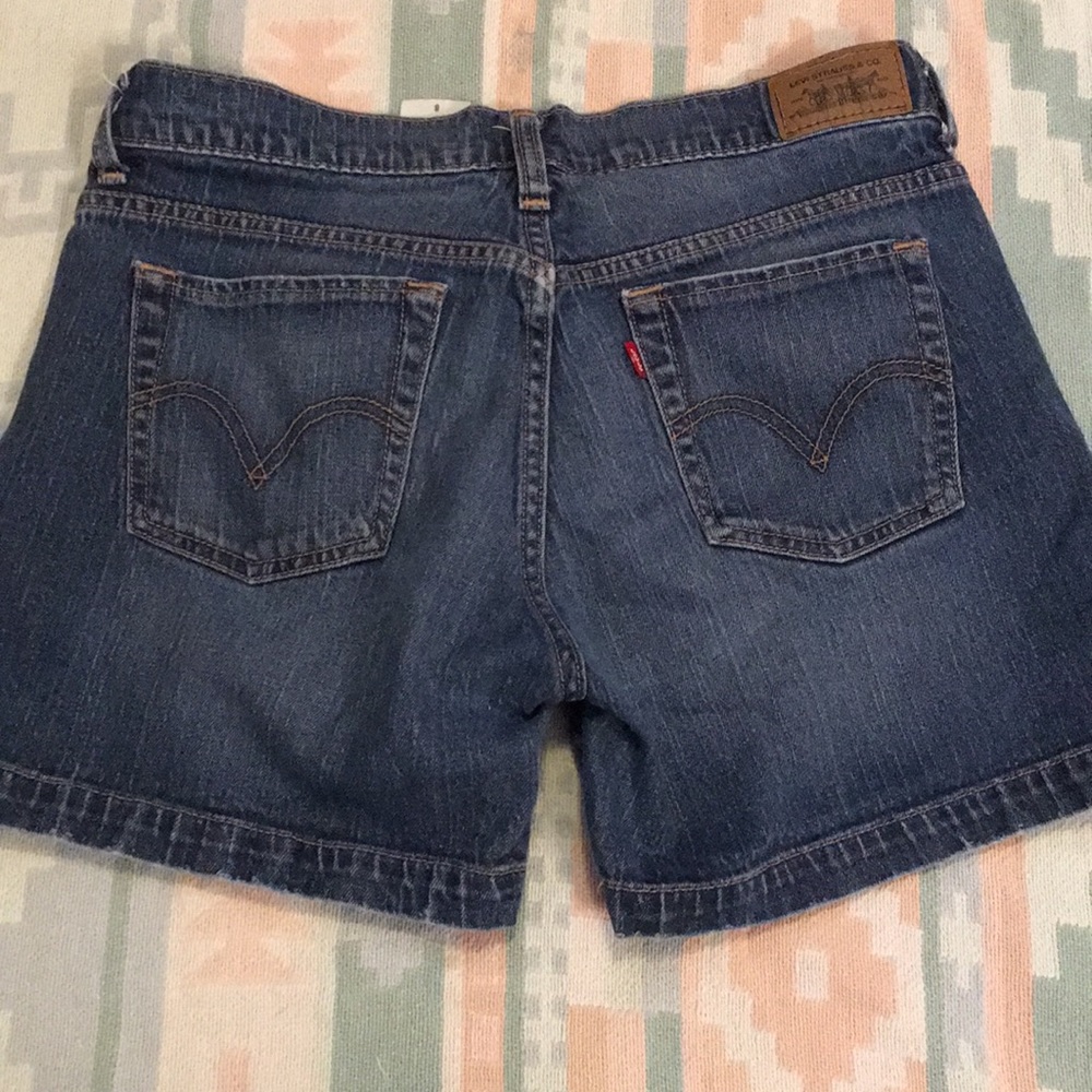 Women’s Levi’s shorts! Sz 8